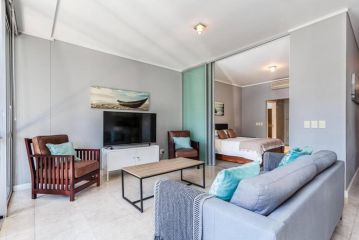 Tranquil 1-Bedroom at Harbour Bridge Apartment, Cape Town - 2