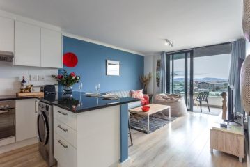 Tranquil, Spacious, Quiet Trendy with a View Apartment, Cape Town - 4