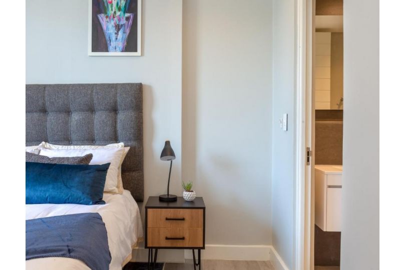 Trendy 2 bedroom apartment in Greenpoint, Cape Town. Apartment, Cape Town - imaginea 11