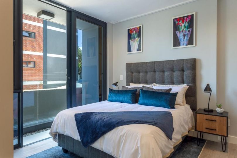 Trendy 2 bedroom apartment in Greenpoint, Cape Town. Apartment, Cape Town - imaginea 7