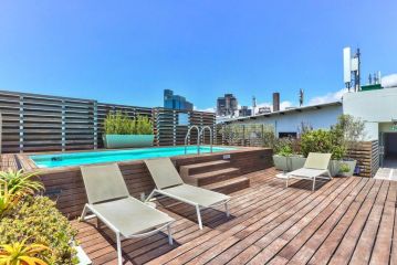 Trendy ,Couples ,Roof top pool ,Patio ,Security Apartment, Cape Town - 2