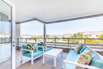 Trendy Get-Away On The Canals Apartment, Knysna - 1