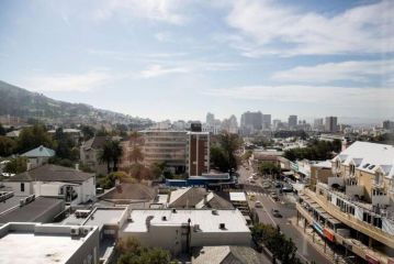 Trendy Kloof street apartment with stunning views Apartment, Cape Town - 5