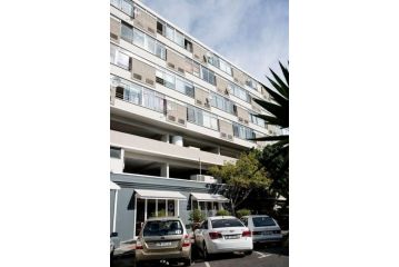 Trendy Kloof street apartment with stunning views Apartment, Cape Town - 3