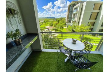 Menlyn Maine Residence Central Park studio with king bed Apartment, Pretoria - 3