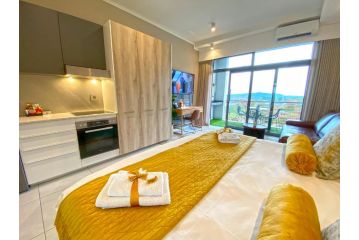 Menlyn Maine Residence Central Park studio with king bed Apartment, Pretoria - 1