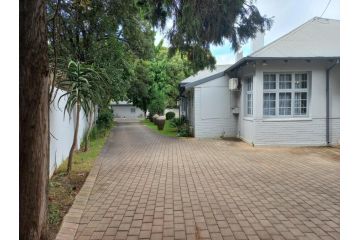 Triple9 Hatfield Guesthouse Guest house, Pretoria - 4