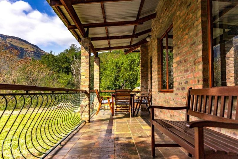 Tudor Cottage at Heysbrook Hotel, Mpakeni - imaginea 15