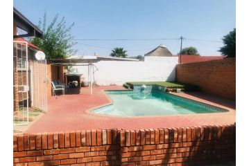 Tulo Bed and Breakfast Guest house, Kimberley - 1