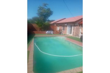 Tulo Bed and Breakfast Guest house, Kimberley - 3