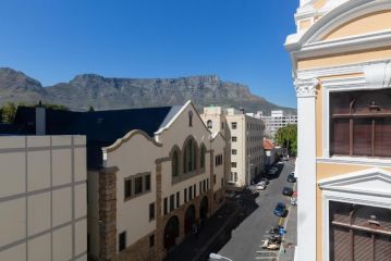 TUYNHUYS City Centre Iconic View of Table Mountain Apartment, Cape Town - 4