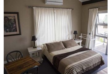 Twin Okes Apartment, Jeffreys Bay - 1