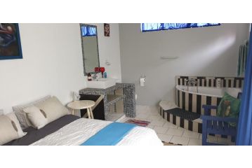 Pool Cottage Apartment, Durban - 4