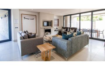 Two Bedroom with Bbq and Sea Views Apartment, Hermanus - 3