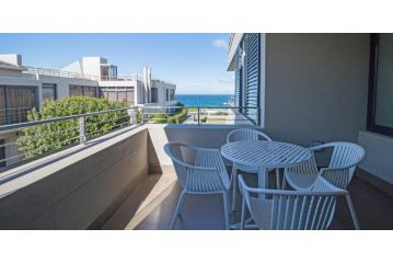 Two Bedroom with Bbq and Sea Views Apartment, Hermanus - 2