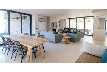 Two Bedroom with Bbq and Sea Views Apartment, Hermanus - 4
