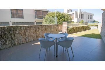 Two Bedroom with Bbq and Sea Views Apartment, Hermanus - 5