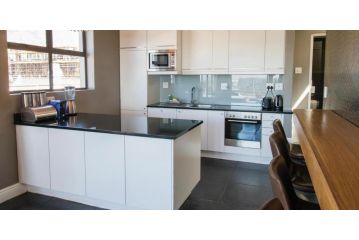 Two Bedroom with Jacuzzi Apartment, Cape Town - 3