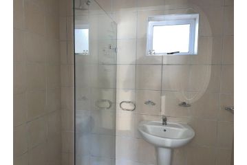 Ujala Towers Self Catering 308 Apartment, Cape Town - 5