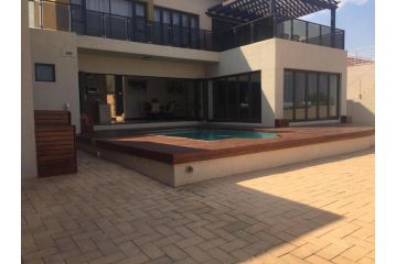 Bluewave Villa at 944 Kota Villa, Hartbeespoort - 2