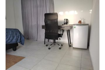 Ultra Housing Suite ApartHotel, Johannesburg - 4