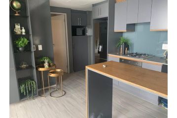 Ultra Modern Luxury Apartment @ Umhlanga Arch Apartment, Durban - 2