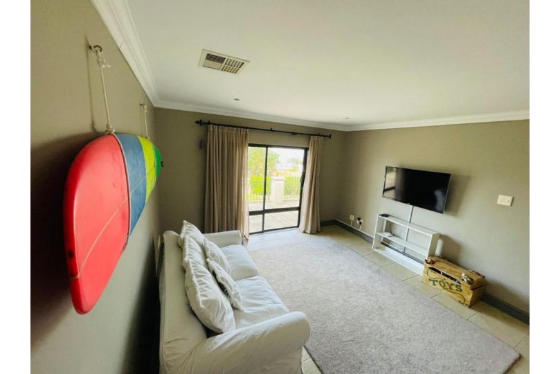 Umhlanga 7 sleeper with pool, garden and sea views Villa, Durban - imaginea 17