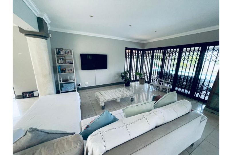 Umhlanga 7 sleeper with pool, garden and sea views Villa, Durban - imaginea 3