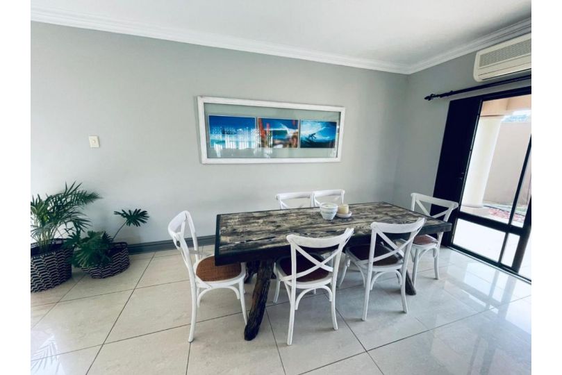 Umhlanga 7 sleeper with pool, garden and sea views Villa, Durban - imaginea 7