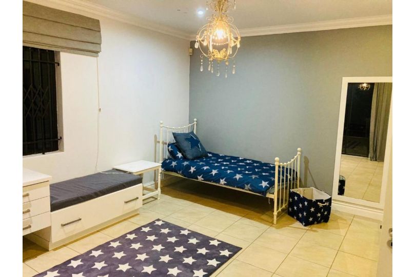 Umhlanga 7 sleeper with pool, garden and sea views Villa, Durban - imaginea 19