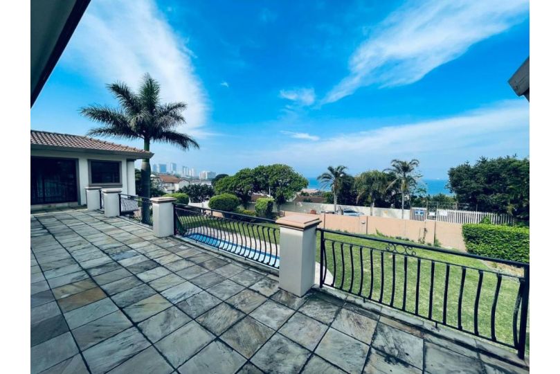 Umhlanga 7 sleeper with pool, garden and sea views Villa, Durban - imaginea 1
