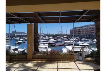 Unique 3 Bedroom in V A Waterfront Apartment, Cape Town - 5