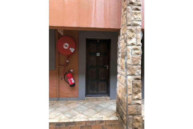 Unit 14 A-Block Bains Game Lodge Apartment, Bloemfontein - imaginea 16