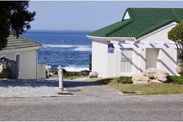 Upmarket 2 Bedroom Apartment in Hermanus Apartment, Hermanus - 1