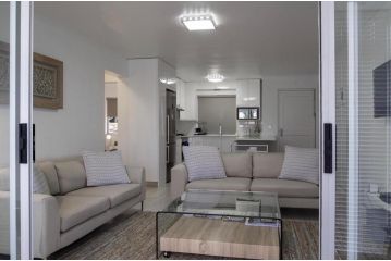 Upmarket 2 Bedroom Apartment in Hermanus Apartment, Hermanus - 5