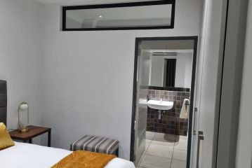 Upmarket one-bedroom apartment at Menlo Park Apartment, Pretoria - 4