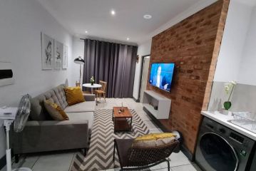 Upmarket one-bedroom apartment at Menlo Park Apartment, Pretoria - 2