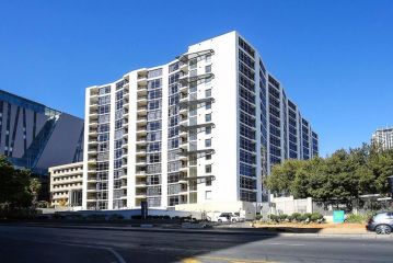 Upmarket Sandton Hydro Park Apartments Apartment, Johannesburg - 2
