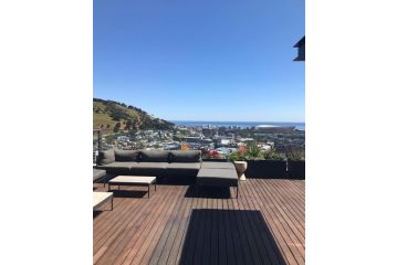 16 on Bree studio apartment with city mountain sea views Apartment, Cape Town - 3