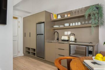 Urban Convenience in the Heart of Cape Town Apartment, Cape Town - 1