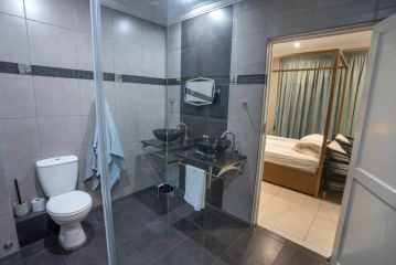 USHAKA WATERFRONT - SLEEK STYLISH SEABREEZE Apartment, Durban - 4