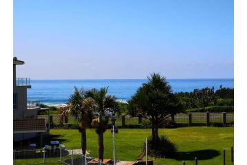 Uvongo Chalet 11 Apartment, Margate - 4