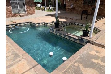 Venter's Rest Apartment, Kimberley - 1