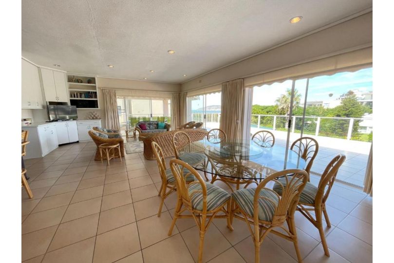 Villa Azure - Sea Views, Pool - 70m onto Robberg 5 Beach Villa, Plettenberg Bay - imaginea 9