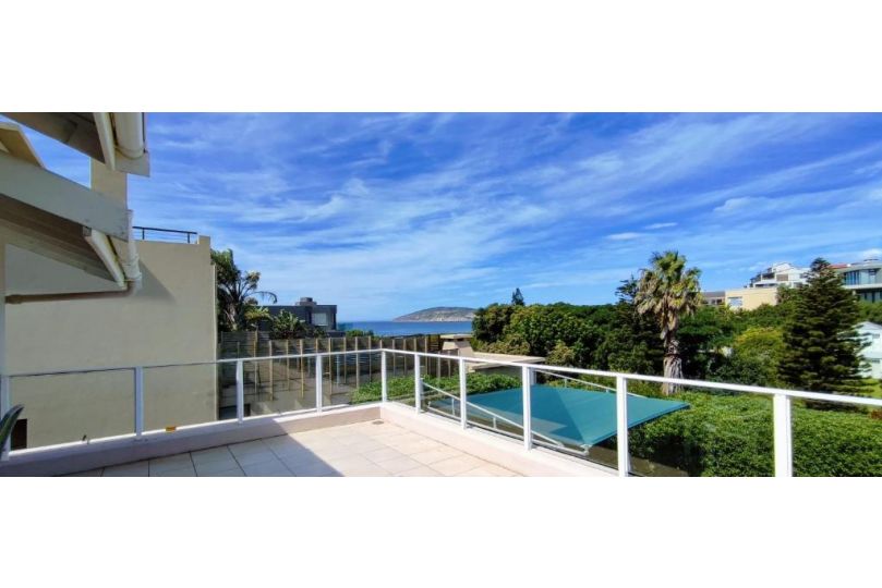Villa Azure - Sea Views, Pool - 70m onto Robberg 5 Beach Villa, Plettenberg Bay - imaginea 7
