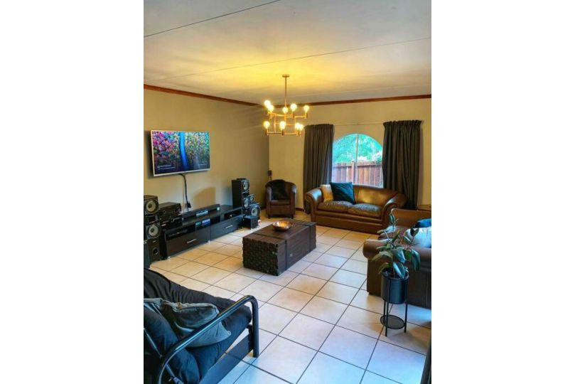 Villa Botanic - Entire Spacious Lifestyle Home Villa, Bloemfontein - imaginea 5