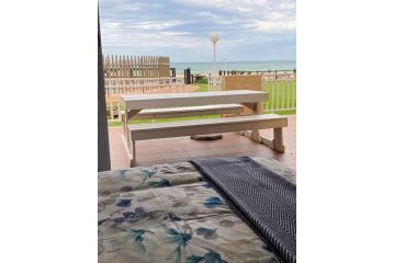 Jeffreys Bay Villas on The Beach Apartment, Jeffreys Bay - 4