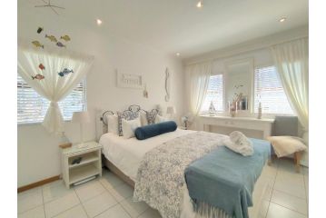 Villa Mintos - 4 bed 3 bath, Pool, 750m to Robberg 5 Beach Villa, Plettenberg Bay - 4