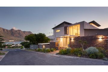 Villa Rhulani - Luxurious modern Villa in Hout Bay Villa, Hout Bay - 2