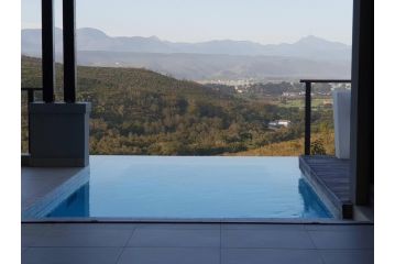 Villa with beautiful sea and mountain views. Villa, Plettenberg Bay - 3